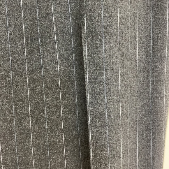 Limited Drew Fit cropped grey pinstriped pants size 2 - Picture 2 of 4